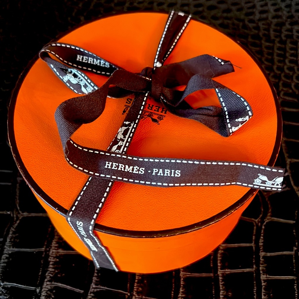 Beautiful, authentic Hermes Passementerie pleated scarf. Excellent condition!